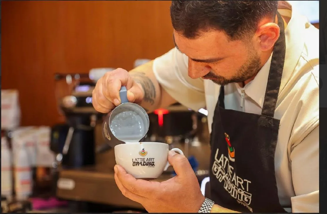 Guss in die Tasse, Detailaufnahme