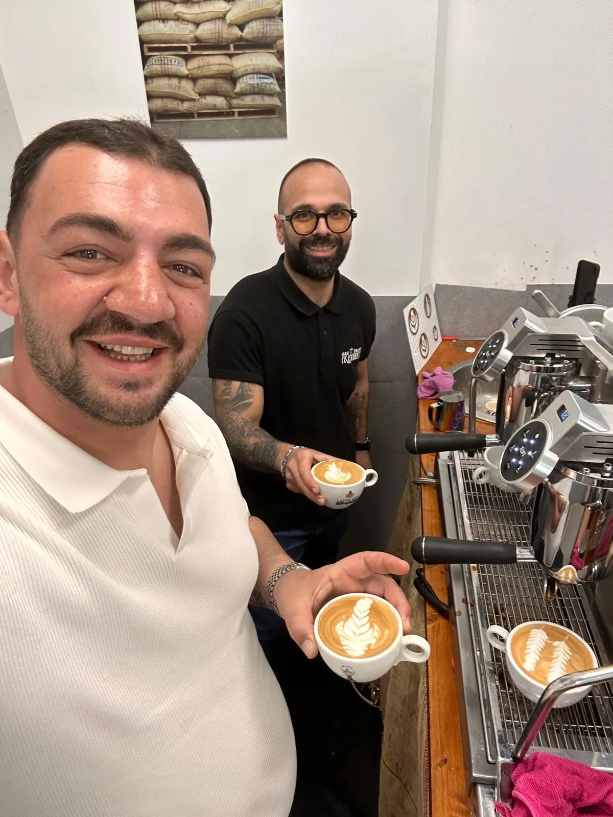 Nicola Maisto und Vincenzo di Lorenzo an der Maschine